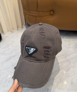 PRADAプラダ ストリートスタイルクラシック・キャップバケットハットPRADA26-19
