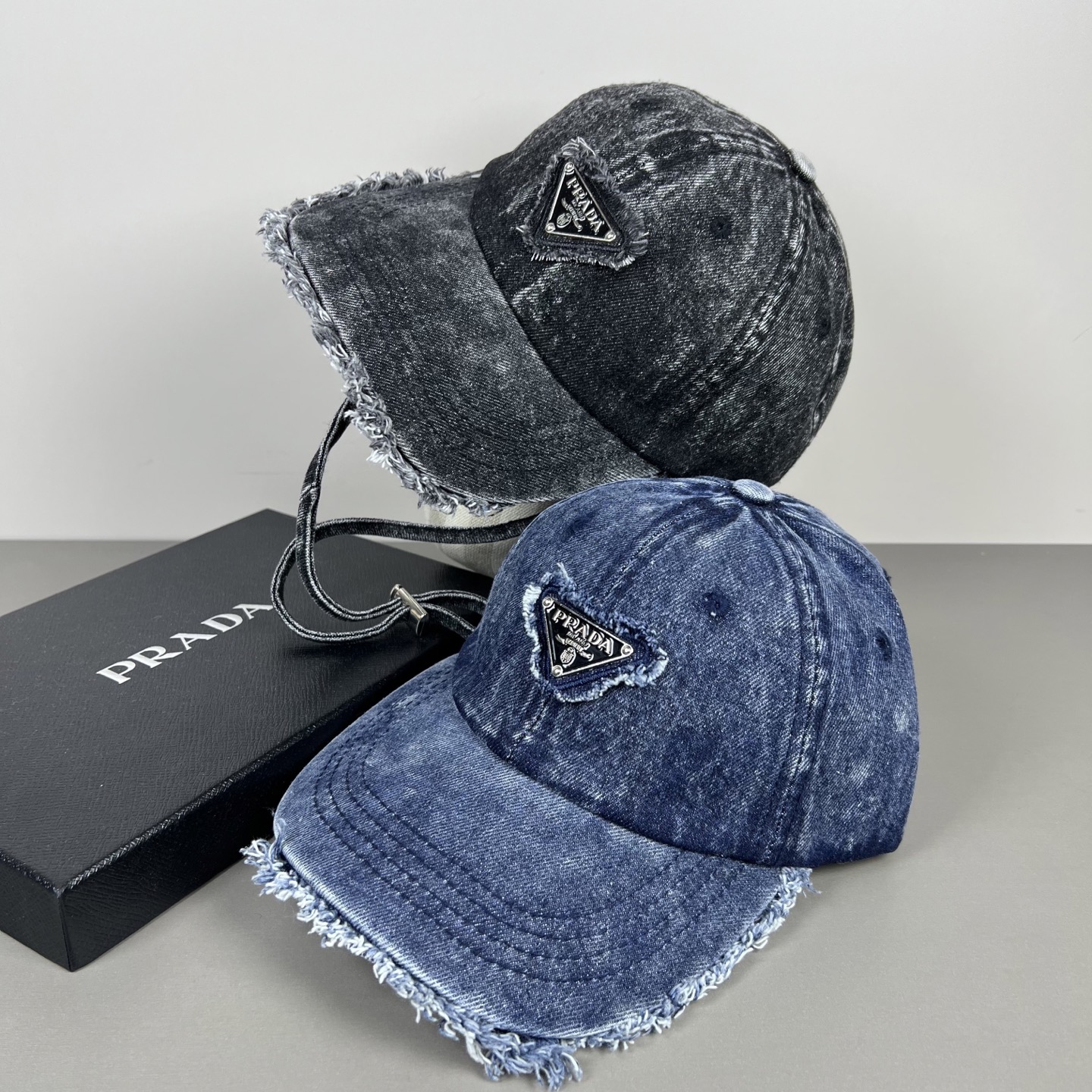 PRADAプラダ ストリートスタイルクラシック・キャップバケットハットPRADA26-10