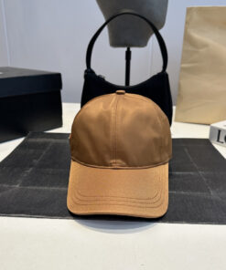 PRADAプラダ ストリートスタイルクラシック・キャップバケットハットPRADA26-04
