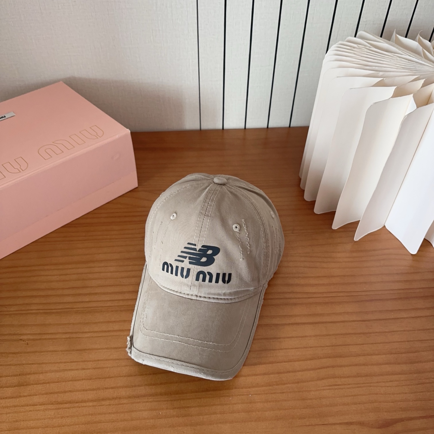 MiuMiuミュウミュウ サンバイザー ベースボールキャップ ワークキャップバケットハットダメージ加工キャップmiumiu610 - 画像 (2)