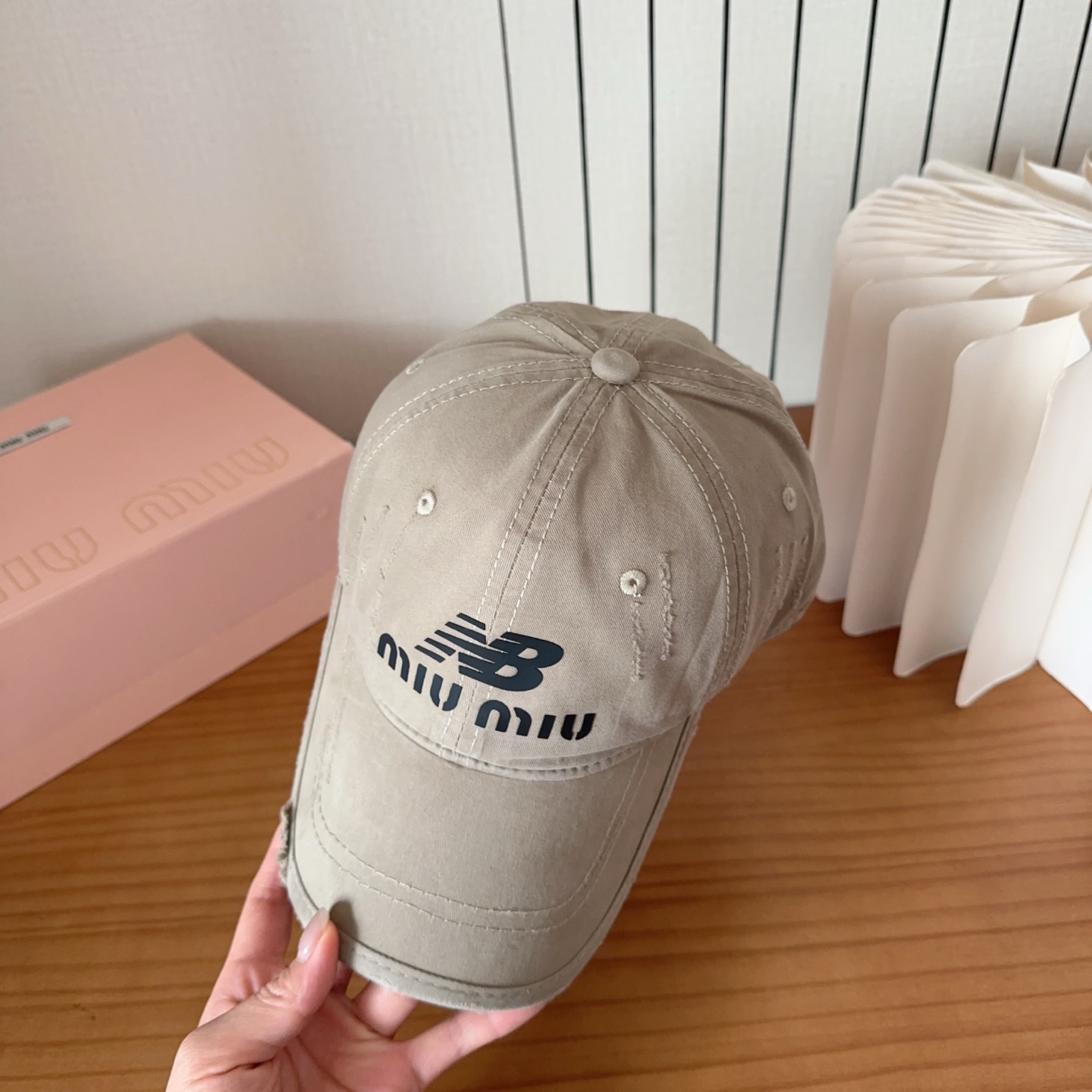 MiuMiuミュウミュウ サンバイザー ベースボールキャップ ワークキャップバケットハットダメージ加工キャップmiumiu610 - 画像 (3)
