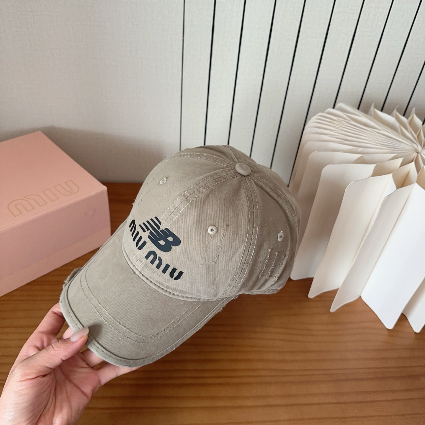 MiuMiuミュウミュウ サンバイザー ベースボールキャップ ワークキャップバケットハットダメージ加工キャップmiumiu610