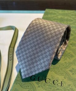 GUCCIグッチ最高峰シルク クラシック 小Gロゴ ジャガード ネクタイ 手縫い仕立て545078 4E002-19