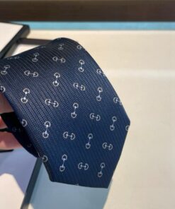 GUCCIグッチ最高峰シルク クラシック 小Gロゴ ジャガード ネクタイ 手縫い仕立て545078 4E002-14