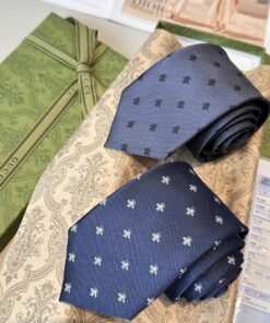 GUCCIグッチ最高峰シルク クラシック 小Gロゴ ジャガード ネクタイ 手縫い仕立て545078 4E002-10