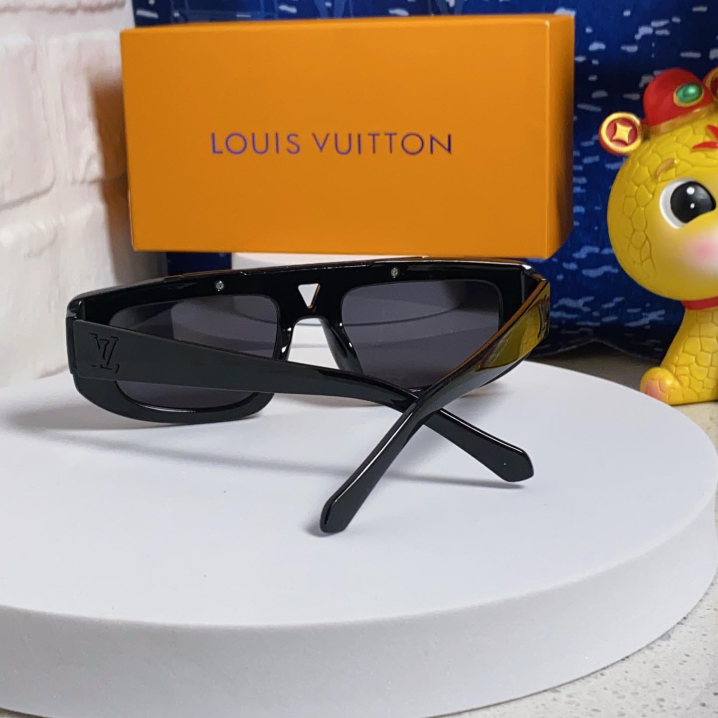 Louis Vuittonルイヴィトンスポーツサングラス偏光・UVカット軽量フィットドライブアウトドア男女兼用Vuitton2613 - 画像 (3)
