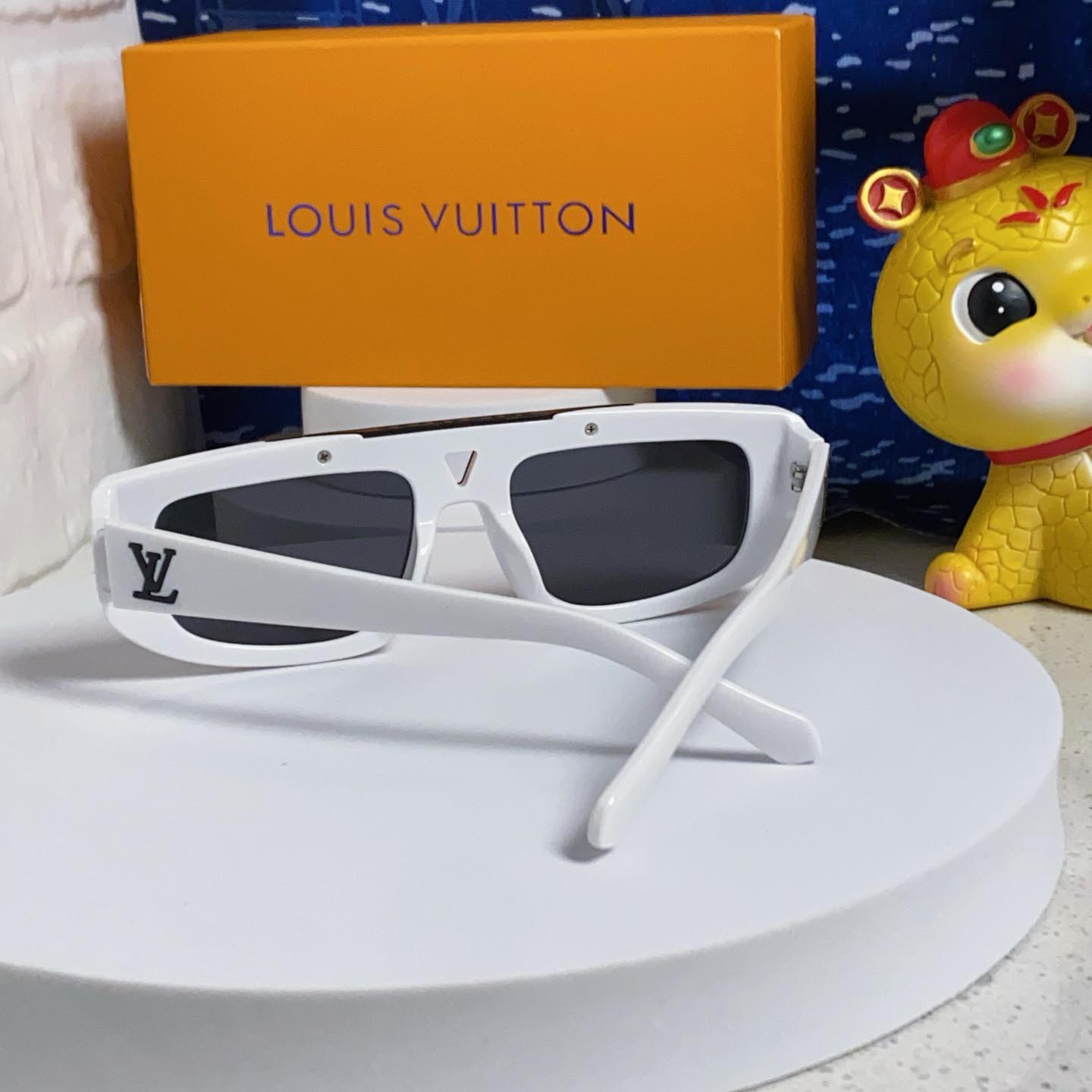 Louis Vuittonルイヴィトンスポーツサングラス偏光・UVカット軽量フィットドライブアウトドア男女兼用Vuitton2611 - 画像 (5)