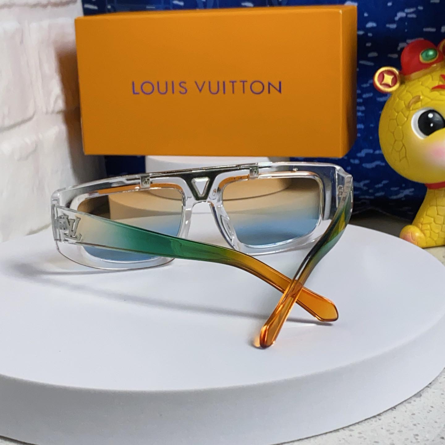 Louis Vuittonルイヴィトンスポーツサングラス偏光・UVカット軽量フィットドライブアウトドア男女兼用Vuitton2610 - 画像 (2)