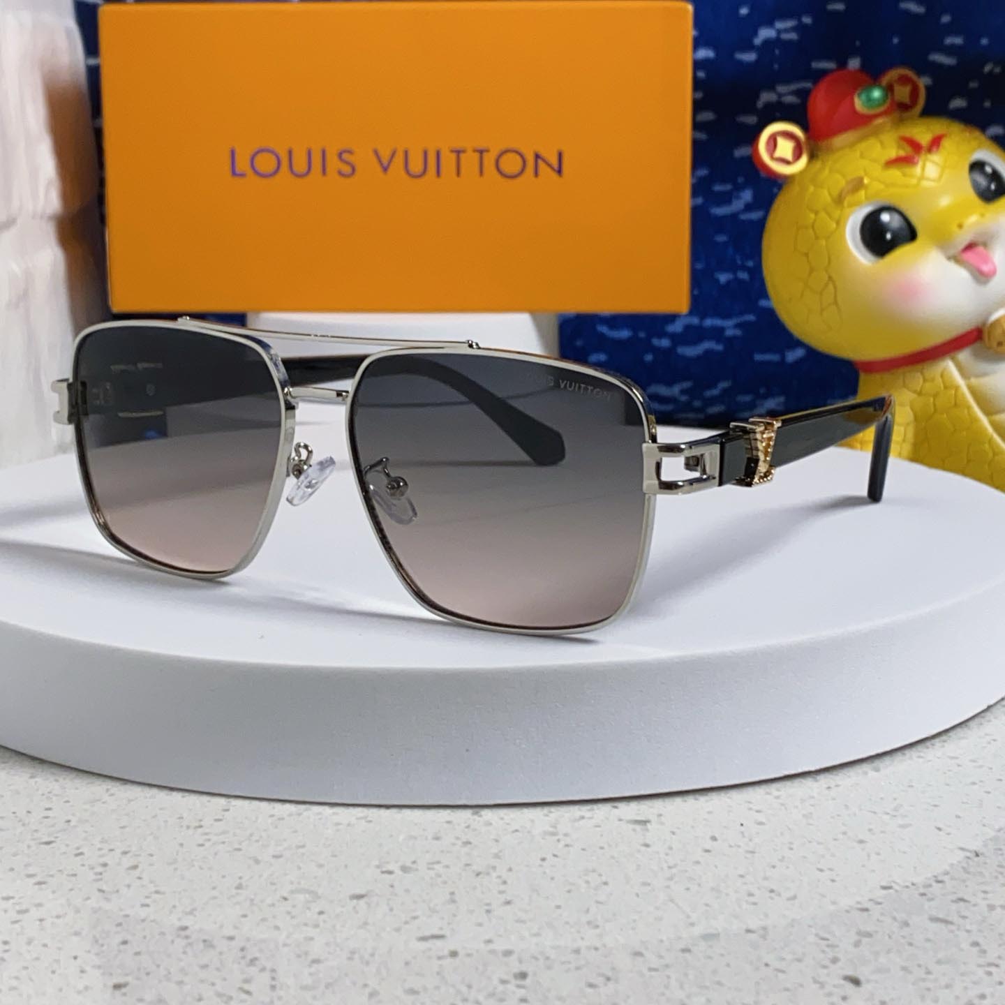 Louis Vuittonルイヴィトンスポーツサングラス偏光・UVカット軽量フィットドライブアウトドア男女兼用Vuitton2607