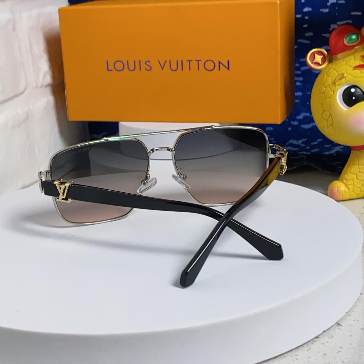 Louis Vuittonルイヴィトンスポーツサングラス偏光・UVカット軽量フィットドライブアウトドア男女兼用Vuitton2607 - 画像 (4)