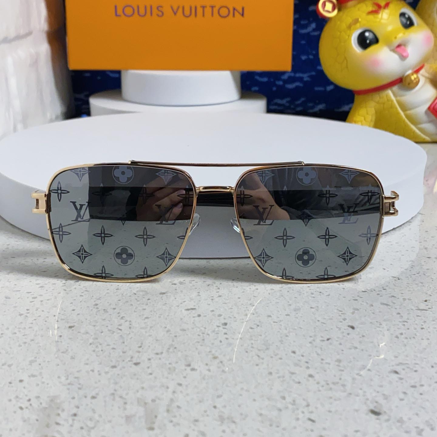 Louis Vuittonルイヴィトンスポーツサングラス偏光・UVカット軽量フィットドライブアウトドア男女兼用Vuitton2606 - 画像 (4)