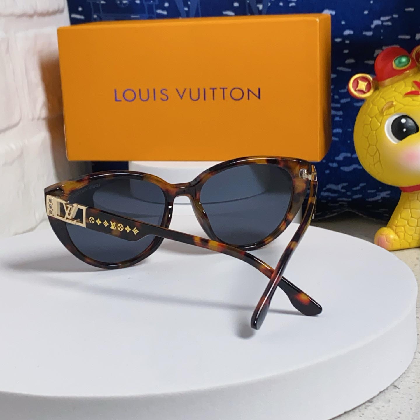 Louis Vuittonルイヴィトンスポーツサングラス偏光・UVカット軽量フィットドライブアウトドア男女兼用Vuitton2604 - 画像 (3)