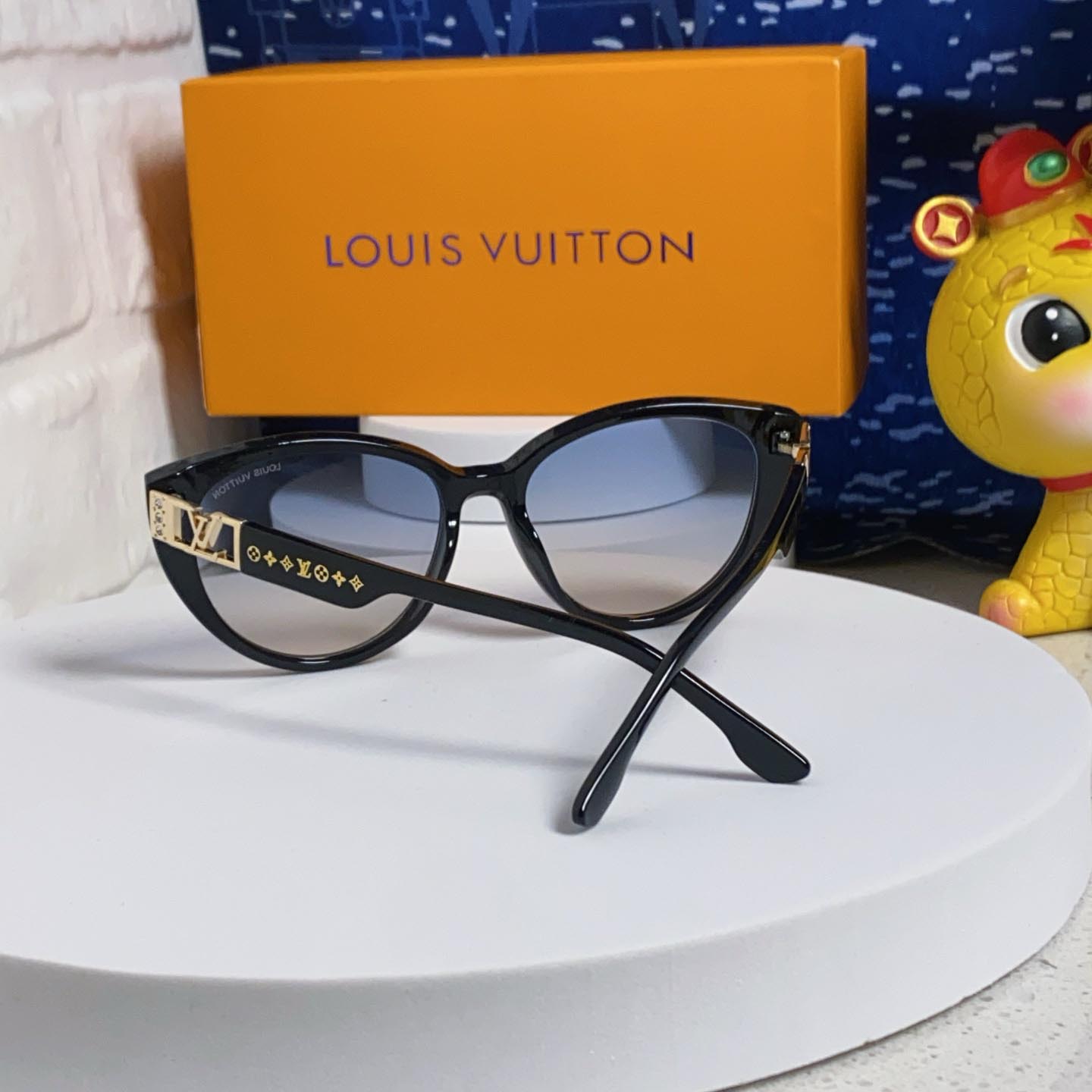 Louis Vuittonルイヴィトンスポーツサングラス偏光・UVカット軽量フィットドライブアウトドア男女兼用Vuitton2603 - 画像 (3)