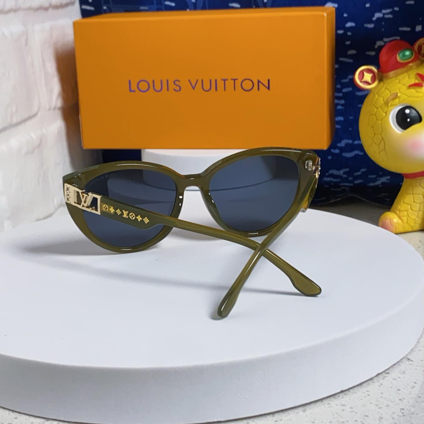Louis Vuittonルイヴィトンスポーツサングラス偏光・UVカット軽量フィットドライブアウトドア男女兼用Vuitton2602 (复制) - 画像 (3)