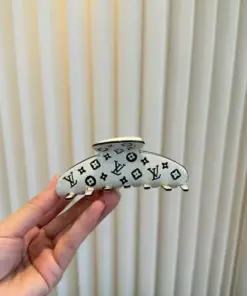 Alternative view of 【大人気】Louis Vuittonルイヴィトンバンスクリップ ヘアクリップ 大きめ まとめ髪 上品 高級感M03701-1