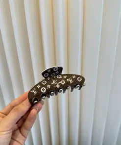 Alternative view of 【大人気】Louis Vuittonルイヴィトンバンスクリップ ヘアクリップ 大きめ まとめ髪 上品 高級感M03701-2