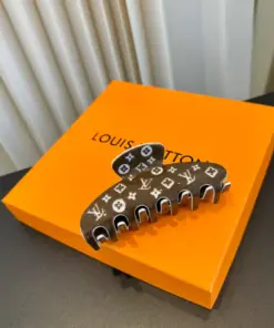 【大人気】Louis Vuittonルイヴィトンバンスクリップ ヘアクリップ 大きめ まとめ髪 上品 高級感M03701-2