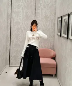 Alternative view of Christian Diorクリスチャンディオールニット目を惹くバイカラー×スターロゴデザインニットDior-Dst001